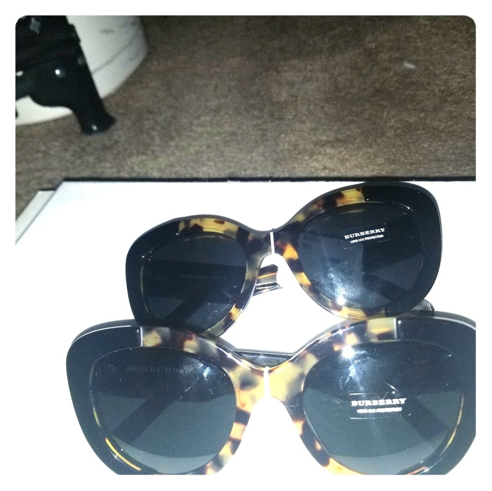 Burberry polarized Sunglassss